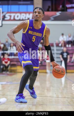 Bethany, OK, USA. 28. Januar 2023. Southern Arkansas University Muleriders Forward LaTreavin Black (5) dribbelt während des Basketballspiels der NCAA Männer zwischen den Southern Arkansas University Muleriders und dem Southern Nazarene University Crimson Storm im Sawyer Center in Bethany, OK. Ron Lane/CSM/Alamy Live News Stockfoto