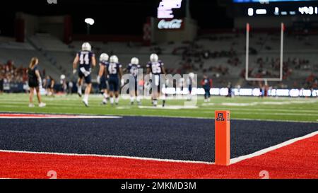 Die University of Arizona Wildcats veranstaltete die Mississippi Bulldogs während eines College-Fußballspiels auf dem Luftwaffenstützpunkt Davis-Monthan, Arizona, am 10. September 2022. Luftwaffe von DM wurden eingeladen, Erfrischungen und Essen vor dem Wildcats-Spiel der Universität von Arizona zu genießen. Stockfoto