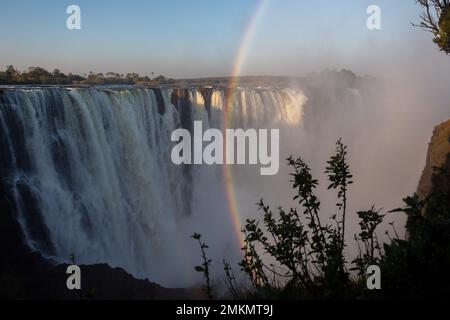 Nahaufnahme der Victoriafälle an der Grenze zu Simbabwe und Sambia. Stockfoto
