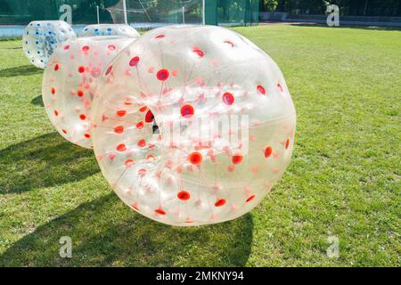 Aufblasbare Stoßstangen-Blasenkugel, menschlicher Hamster. Stockfoto