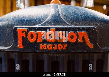 Northumberland UK: 6. Juni 2022: A Fordson Major Tractor (Ford) ausgestellt. Traktor wiederhergestellt und ausgestellt Stockfoto