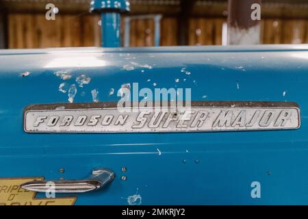 Northumberland UK: 6. Juni 2022: A Fordson Super Major Tractor (Ford). Traktor wiederhergestellt und ausgestellt Stockfoto