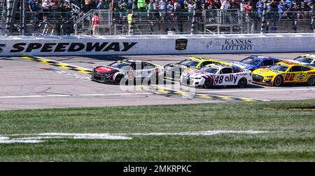 1. Infanteriedivision und NASCAR-Partner, um den 11. September zu erinnern. Alle Filialen wurden während des Hollywood Casino 400 am 11. September 2022 auf dem Kansas Speedway in Kansas City, KS, geehrt. 1. Infanteriedivision, Bubba Wallace, Denny Hamlin, Joey Logano, Kansas Speedway, NASCAR, Stockfoto