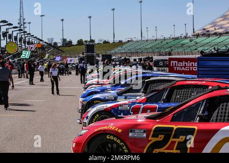 1. Infanteriedivision und NASCAR-Partner, um den 11. September zu erinnern. Alle Filialen wurden während des Hollywood Casino 400 am 11. September 2022 auf dem Kansas Speedway in Kansas City, KS, geehrt. 1. Infanteriedivision, Bubba Wallace, Denny Hamlin, Joey Logano, Kansas Speedway, NASCAR, Stockfoto