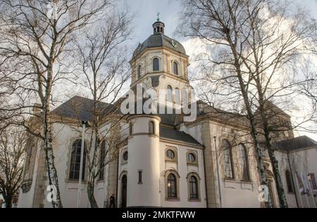 Würselen März 2021: Die Gemeindekirche St. Sebastian zu Würselen ist eine Kirche, die dem St. Sebastian-Kirche im Zentrum von Würselen Stockfoto