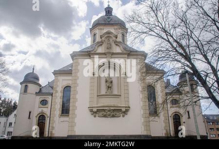 Würselen März 2021: Die Gemeindekirche St. Sebastian zu Würselen ist eine Kirche, die dem St. Sebastian-Kirche im Zentrum von Würselen Stockfoto