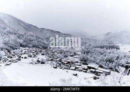 Shirakawa-go Village, Präfektur Gifu, Japan im Winter. Stockfoto