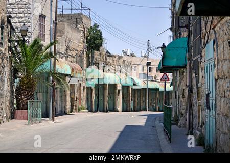 Shuhada Street: Palästinensische Geschäfte im Al Khalil/Hebron - Palästina geschlossen. © Antonio Ciufo Stockfoto