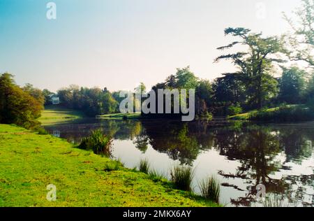 Painshill Park in Surrey. Aufgenommen auf Film in den 1990er. Stockfoto