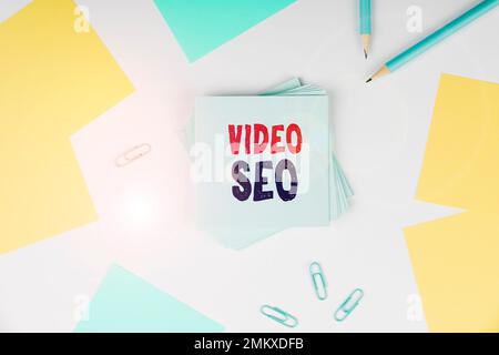 Schreiben Text anzeigen Video Seo. Konzept, das den Prozess der Verbesserung des Ranking oder der Sichtbarkeit eines Videos bezeichnet Stockfoto