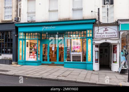 Außenansicht des Paperchase Stores in Milsom Street, Bath, Somerset, England, Großbritannien Stockfoto