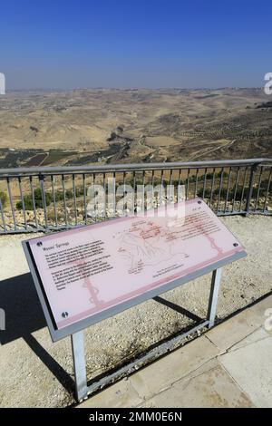 Das Tal des Moses Spring (Wadi Ayun Musa), vom Mount Nebo Jordan aus gesehen, Naher Osten Stockfoto