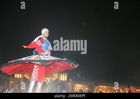 Kulturelle Folklore-Tanzshow im Mittleren Osten für Touristen Dubai, Vereinigte Arabische Emirate, Stockfoto