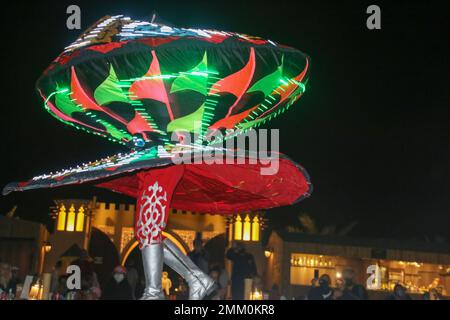 Kulturelle Folklore-Tanzshow im Mittleren Osten für Touristen Dubai, Vereinigte Arabische Emirate, Stockfoto