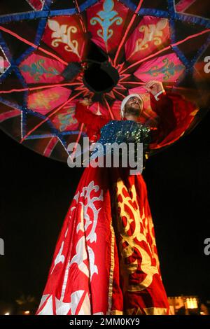 Kulturelle Folklore-Tanzshow im Mittleren Osten für Touristen Dubai, Vereinigte Arabische Emirate, Stockfoto