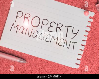 Eigenschaftenverwaltung für handschriftlichen Text. Geschäftsansatz für die Überwachung von Immobilien hat den Wert der Anlage erhalten Stockfoto