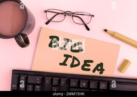 Schreiben mit Text Big Idea. Geschäftsbeispiele mit einer großartigen kreativen Innovationslösung oder Denkweise Stockfoto