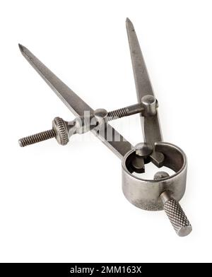 Ein Paar altmodische Stahlkompasse, isoliert auf weißem Hintergrund Stockfoto