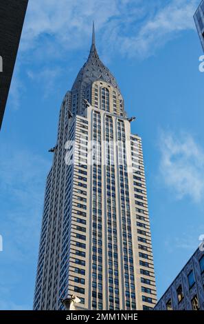 Das Chrysler Building, die Art déco-Ikone von New York City. Blick von der Lexington Avenue an der East 41. Street. Stockfoto