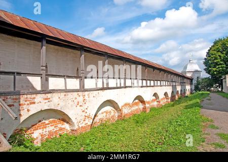 Pereslavl Zalessky, Russland - August 6 2022: Glockenturm im Goritsky-Kloster Stockfoto