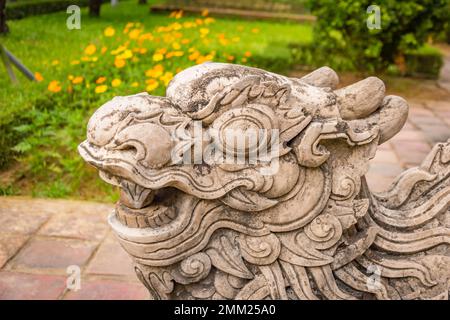 Drachenschmuck im Garten der kaiserlichen Stadt Hue, der Zitadelle, Vietnam Stockfoto