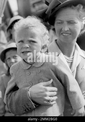 Carl XVI Gustaf, König von Schweden. Geboren am 30. april 1946. Mit seiner Mutter Prinzessin Sibylla 1948. Stockfoto