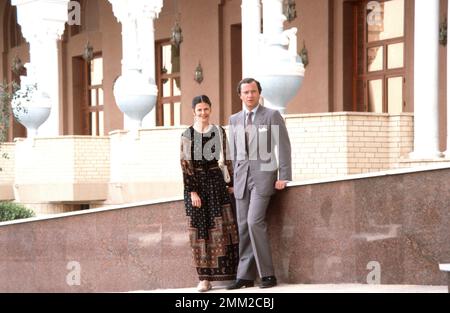 Carl XVI Gustaf, König von Schweden. Geboren am 30. april 1946. König Carl XVI Gustaf und Königin Silvia Renate Sommerlath auf einer Safari während eines Besuchs in China 1981. Stockfoto