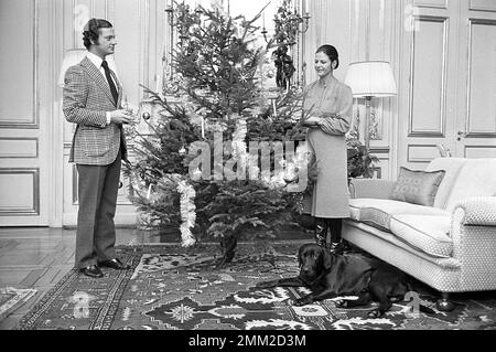 Carl XVI Gustaf, König von Schweden. Geboren am 30. april 1946. Mit Königin Silvia bei der jährlichen weihnachtsfotosession 1976, die ihr erstes weihnachten als verheiratetes Paar war. ref. BV31-1 Stockfoto