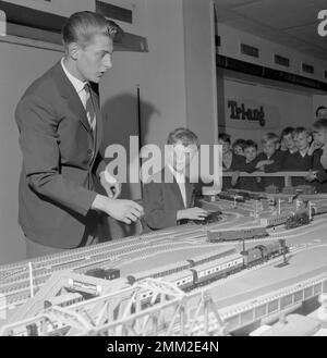 Carl XVI Gustaf, König von Schweden. Geboren am 30. april 1946. Er trug seine Schuluniform Brohms Skola, als er im juni 1956 eine Spielzeugausstellung besuchte. Stockfoto