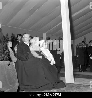 Carl XVI Gustaf, König von Schweden. Geboren am 30. april 1946. Mit seiner Mutter Sibylla. 31. november 1950 Stockfoto