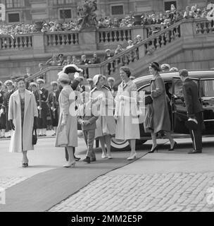 Carl XVI Gustaf, König von Schweden. Geboren am 30. april 1946. Königin Juliana von den Niederlanden auf ihrem Staatsbesuch in Stockholm im Jahr 1957. Stockfoto