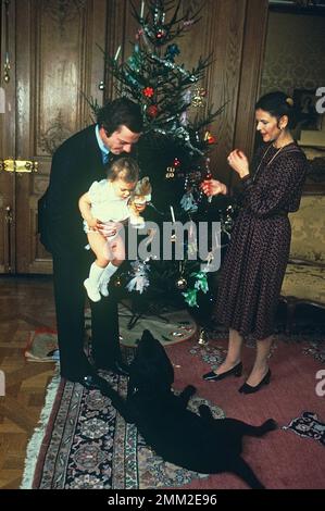 Carl XVI Gustaf, König von Schweden. Geboren am 30. april 1946. Bilder mit Königin Silvia und Kronprinzessin Victoria bei der jährlichen weihnachtsfotosession 1978. Stockfoto