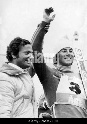 Carl XVI Gustaf, König von Schweden. Geboren am 30. april 1946. Abbildung des Åre World Alpine Cup 1977 mit dem legendären Slalom-Skifahrer Ingemar Stenmark. 1977 Stockfoto