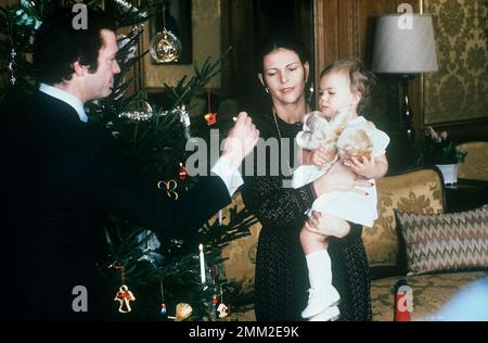 Carl XVI Gustaf, König von Schweden. Geboren am 30. april 1946. Bilder mit Königin Silvia und Kronprinzessin Victoria in einem Raum des Königsschlosses in Stockholm bei der jährlichen weihnachtsfotosession 1978. Stockfoto