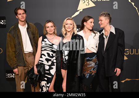 Die schwedische Sängerin Zara Larsson kommt am 27. Januar 2022 mit ihrer Band zur Radio-Gala P3 Gold in Göteborg, Schweden, und trägt ein Kleid mit Metallband-Logos. Eines der Logos ist die norwegische nazi-Schwarzmetallband Burzum, deren einziges Mitglied Varg Vikerne wegen Mordes an dem Mayhem-Gitarrist Oystein "Euronym" Aarseth., Kirchenbränden und Aufstachelung gegen ethnische Gruppen verurteilt wurde. Zara Larssons Kommentar lautet: "Oopsie, hatte keine Ahnung. Ich fand nur, dass meine Kleidung cool aussah.“ Poto: Bjorn Larsson Rosvall / TT / kod 9200 Stockfoto