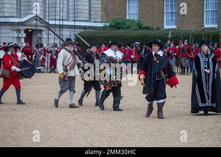 London, England, Großbritannien. 29. Januar 2023. Mitglieder der Königsarmee der Englischen Bürgerkriegsgesellschaft nehmen an einem jährlichen marsch durch die Mall in London Teil, um der Hinrichtung von König Karl I. zu gedenken (Kreditbild: © Tayfun Salci/ZUMA Press Wire) NUR REDAKTIONELLE VERWENDUNG! Nicht für den kommerziellen GEBRAUCH! Stockfoto