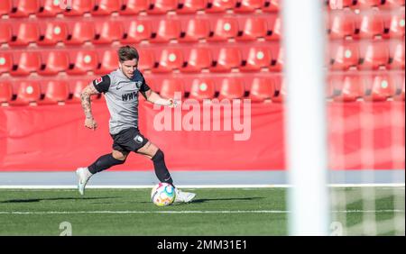 La Nucia, Spanien – 11. Januar 2023. FC Augsburg linker Rücken Mads Pedersen während der Club Friendly Ferencvaros vs. Augsburg (2-0). Stockfoto