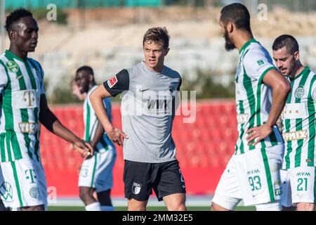 La Nucia, Spanien – 11. Januar 2023. Der FC Augsburg setzt Robert Gumny in der Club-freundlichen Ferencvaros gegen Augsburg (2-0). Stockfoto