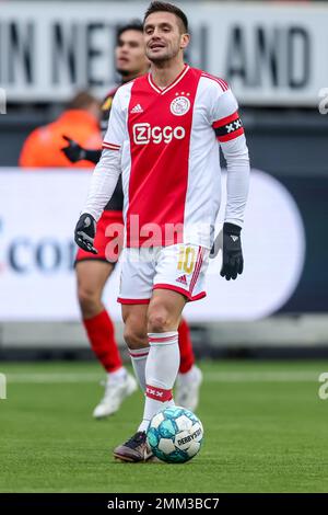 ROTTERDAM, NIEDERLANDE - JANUAR 29: Dusan Tadic of Ajax reagiert auf das niederländische Eredivisie-Spiel zwischen Excelsior Rotterdam und Ajax im Van Donge & De Roo Stadion am 29. Januar 2023 in Rotterdam, Niederlande (Foto von Peter Lous/Orange Pictures) Stockfoto