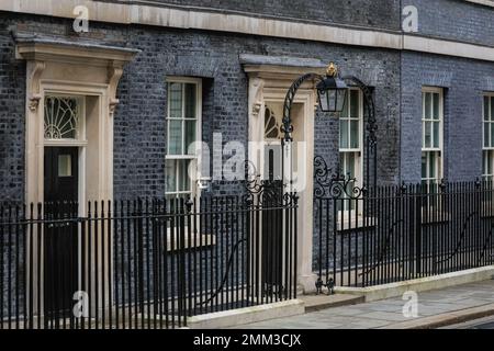 London, Großbritannien. 29. Januar 2023. Die Downing Street ist leer und trügerisch ruhig heute Nachmittag, nach der Entlassung des ehemaligen Vorsitzenden und Ministers der Konservativen Partei mit Portfolio Nadhim Zahawi durch Premierminister Rishi Sunak heute Morgen. Kredit: Imageplotter/Alamy Live News Stockfoto