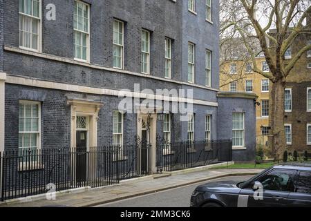 London, Großbritannien. 29. Januar 2023. Die Downing Street ist leer und trügerisch ruhig heute Nachmittag, nach der Entlassung des ehemaligen Vorsitzenden und Ministers der Konservativen Partei mit Portfolio Nadhim Zahawi durch Premierminister Rishi Sunak heute Morgen. Kredit: Imageplotter/Alamy Live News Stockfoto