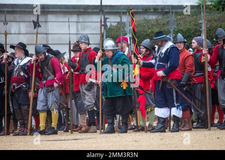London, England, Großbritannien. 29. Januar 2023. Mitglieder der Königsarmee der Englischen Bürgerkriegsgesellschaft nehmen an einem jährlichen marsch durch die Mall in London Teil, um der Hinrichtung von König Karl I. zu gedenken (Kreditbild: © Tayfun Salci/ZUMA Press Wire) NUR REDAKTIONELLE VERWENDUNG! Nicht für den kommerziellen GEBRAUCH! Stockfoto