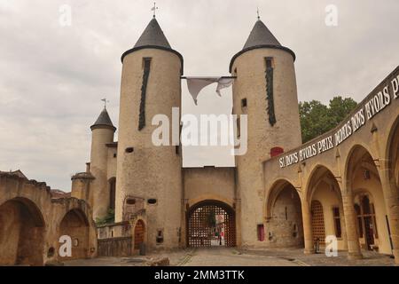 Porte des Allemands, östliches Stadttor mit zwei Türmen in der Festung in Metz, Frankreich, August 30 2022 Stockfoto