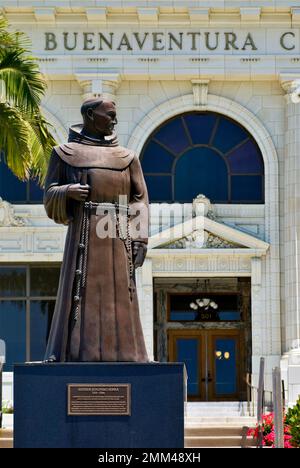 Pater Junipero Serra Statue von John Palo-Kangas im Rathaus in Ventura, Kalifornien, USA Stockfoto