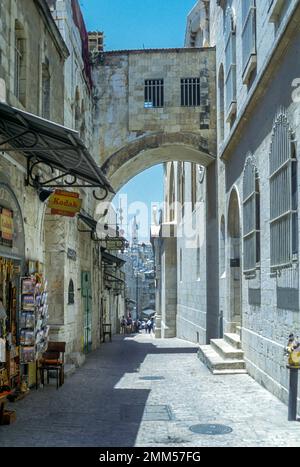 ECCO HOMO BOGENEINGANG DES KLOSTERS DER SCHWESTERN VON ZION ÜBER DIE DOLOROSA STRASSE JERUSALEM ISRAEL Stockfoto