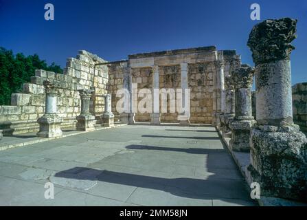 SYNAGOGE RUINE KAPERNAUM MEER VON GALILÄA ISRAEL Stockfoto