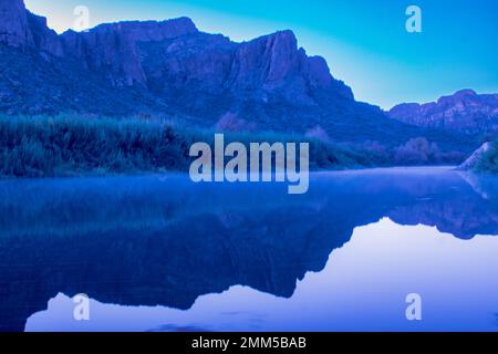 Ein kalter Morgen entlang des Lower Salt River (Nr. 2) Stockfoto