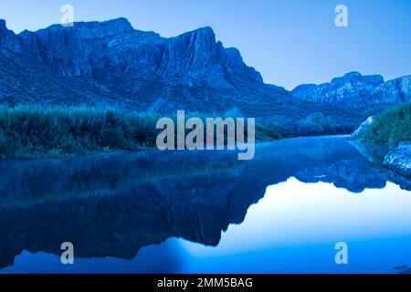 Ein kalter Morgen am Lower Salt River Stockfoto