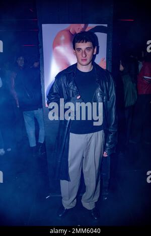 JW Anderson Party Milano Fashion Week Herren 23 Möchten Sie Ihre JW Anderson Party mit Stil feiern? Stockfoto