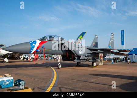 McDonnell Douglas F-15E Strike Eagle 92-0364 von 492FS/48FW, basierend auf der RAF Lakenheath, ausgestellt auf der RIAT 2022. Sonderlackierung zum 70. Geburtstag Stockfoto